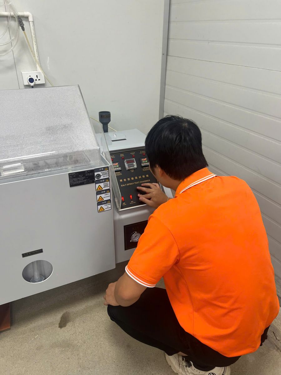 Tiến hành chạy thử tủ thử nghiệm phun sương muối