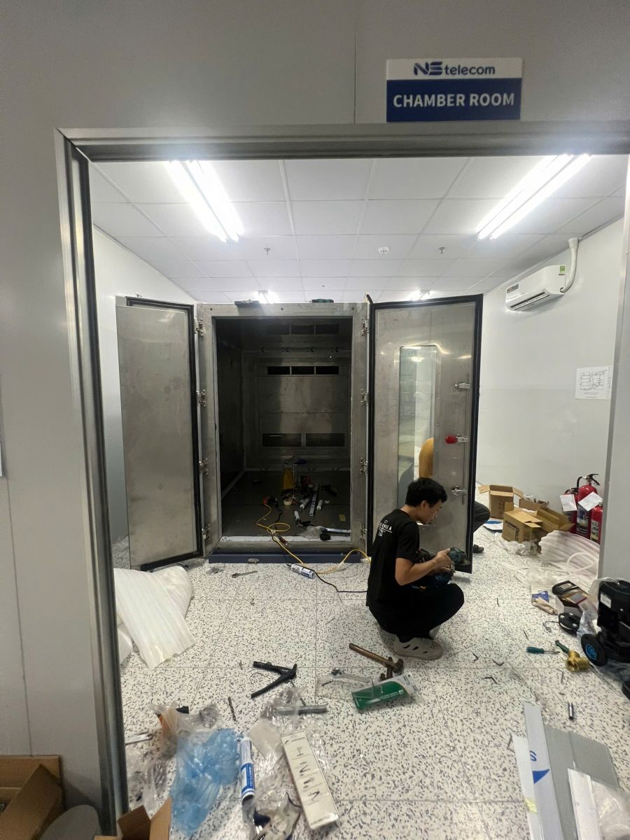 Lắp cửa tủ thử nghiệm nhiệt ẩm cỡ lớn