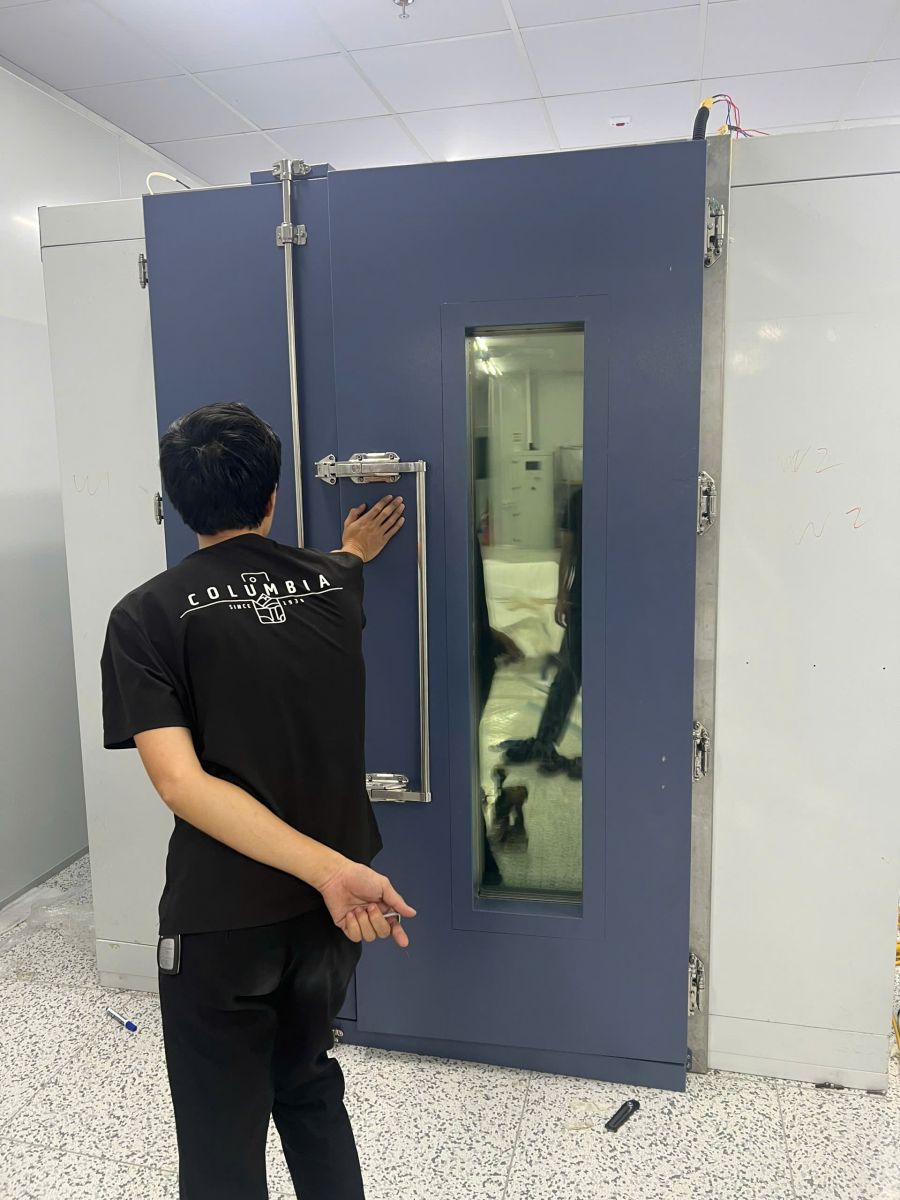 Kiểm tra và điều chỉnh cánh cửa tủ nhiệt ẩm cỡ lớn