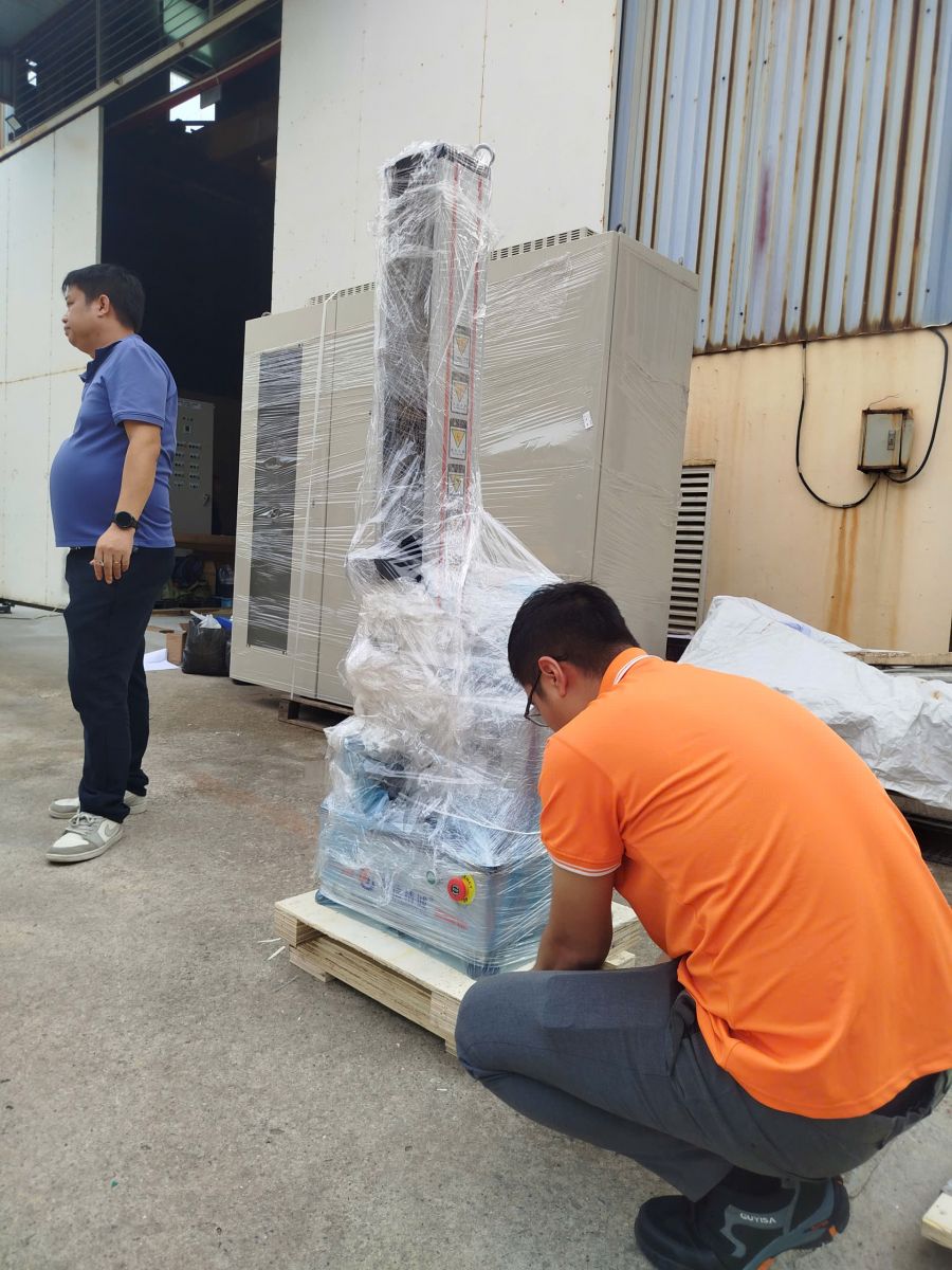 Mở thùng và dỡ bỏ toàn bộ các tấm bảo vệ trong quá trình vận chuyển