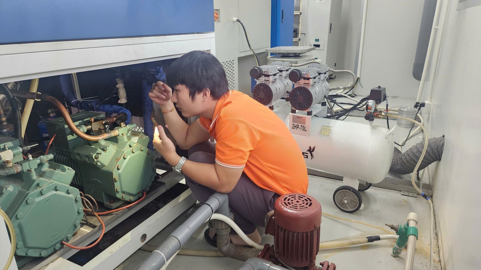 Kiểm tra hệ thống máy nén của tủ thử nghiệm sốc nhiệt