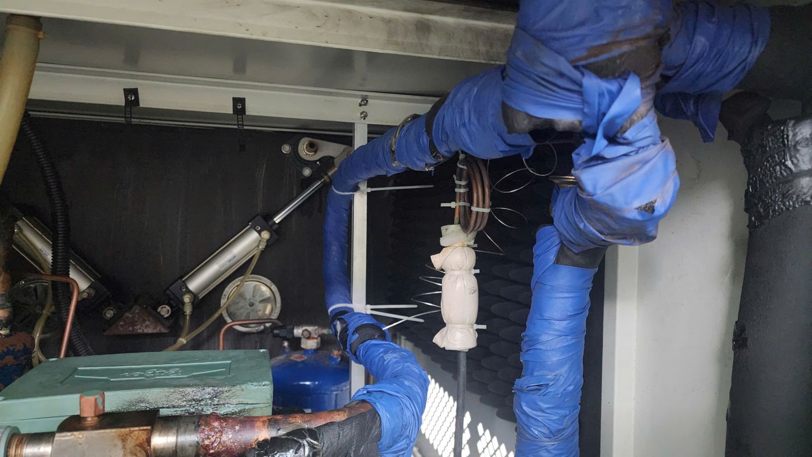 Kiểm tra cơ cấu đóng mở cửa tủ thử nghiệm sốc nhiệt