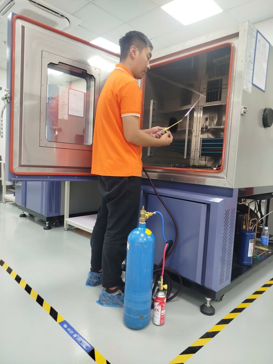 Nạp khí Ni tơ để kiểm tra rò rỉ trên chamber