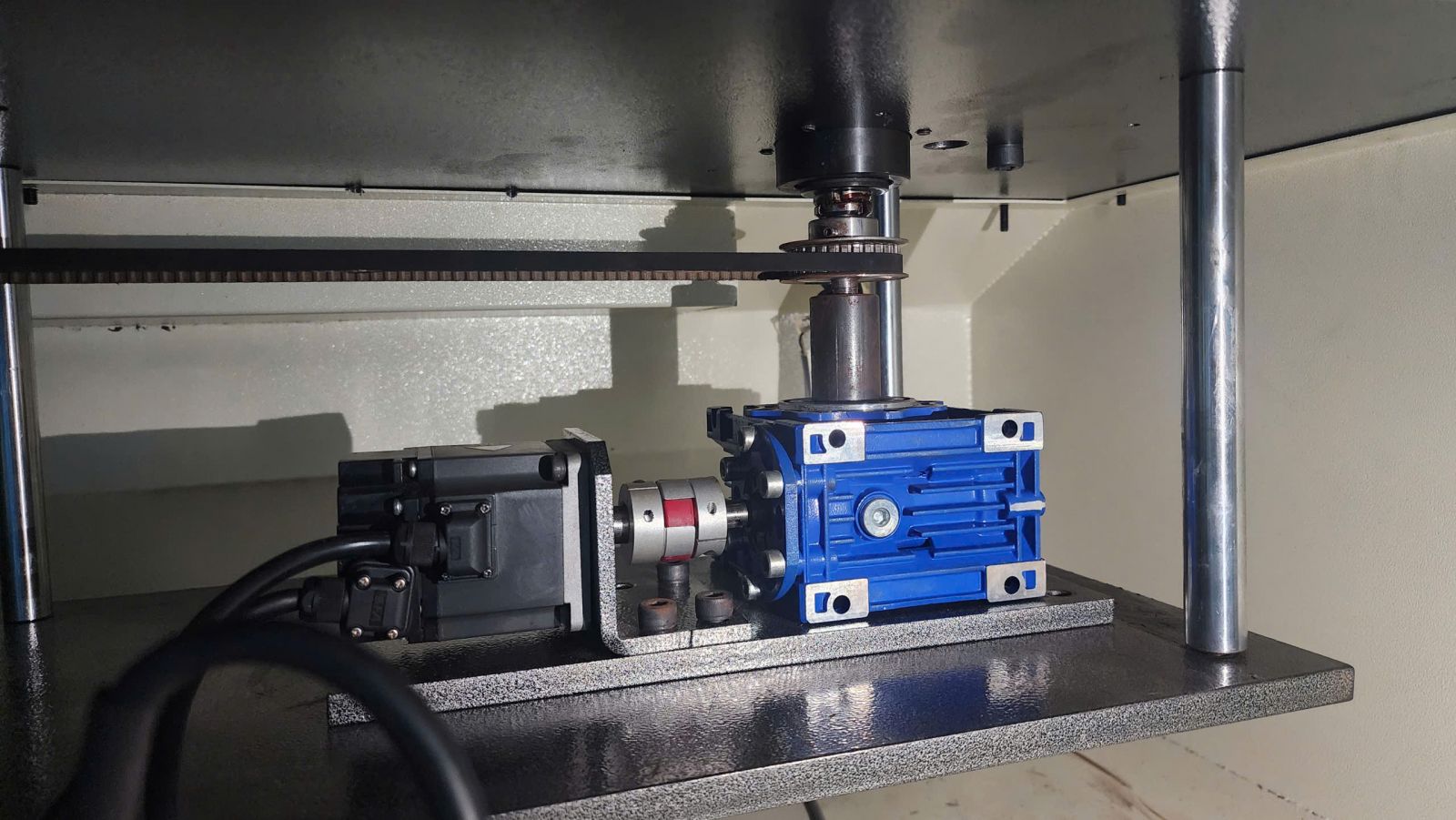 Kiểm tra cơ cấu truyền động máy thử nghiệm kéo nén