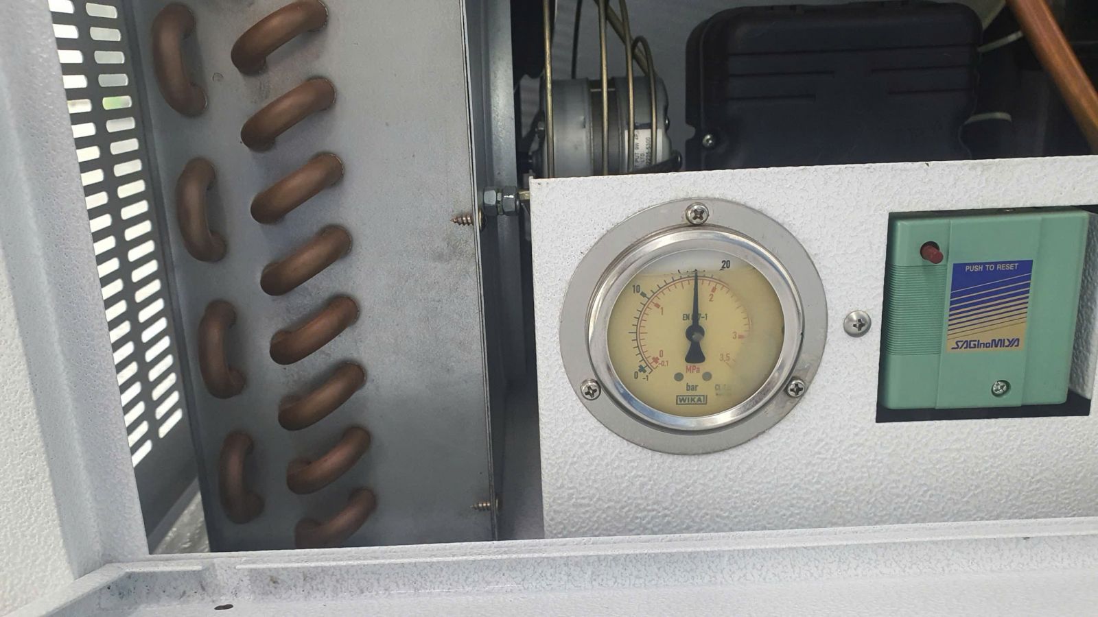 Kiểm tra hệ thống dàn lạnh của tủ thử nghiệm nhiệt ẩm