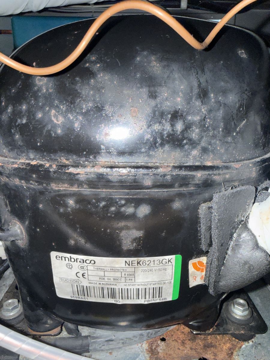 Kiểm tra máy nén của tủ nhiệt ẩm