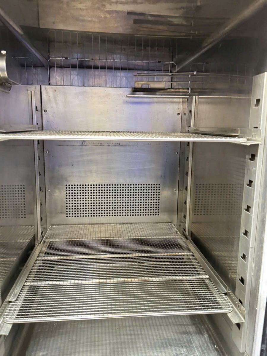 Kiểm tra bên trong tủ thử nghiệm nhiệt ẩm