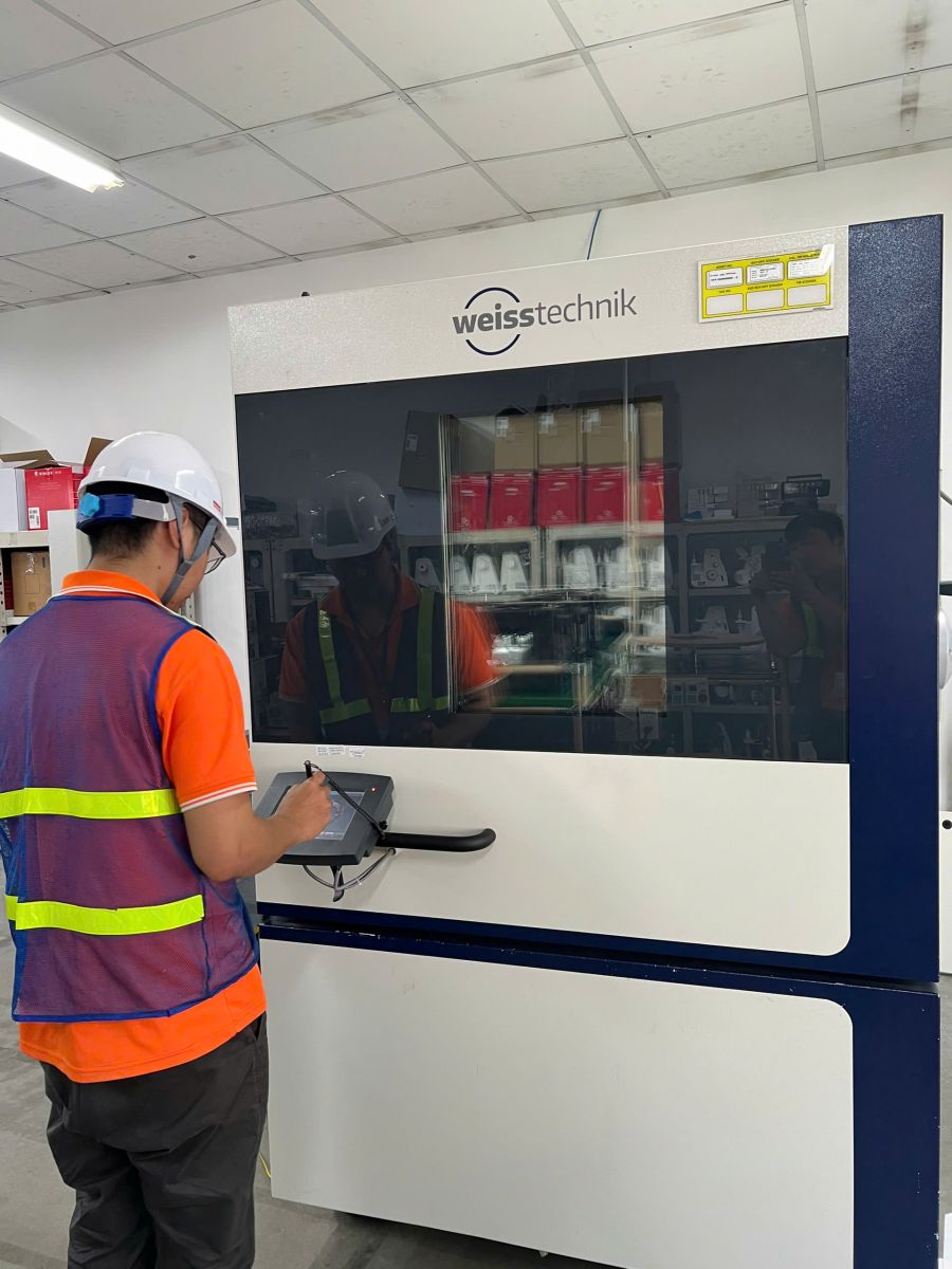 Kiểm tra trực tiếp tại hiện trường tủ thử nghiệm nhiệt ẩm Weiss Technik