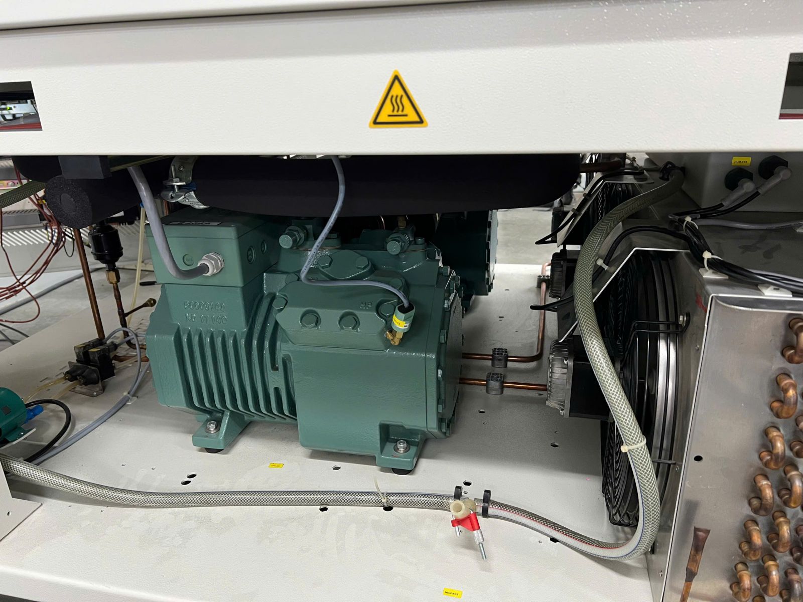 Kiểm tra dàn lạnh tủ thử nghiệm nhiệt ẩm Weiss Technik