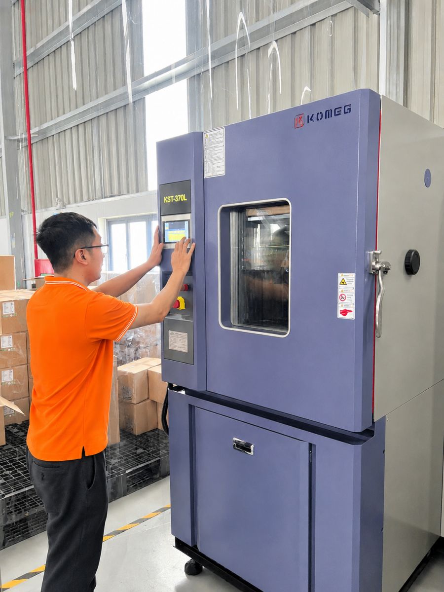 Tủ thử nghiệm nhiệt độ độ ẩm biến đổi nhanh